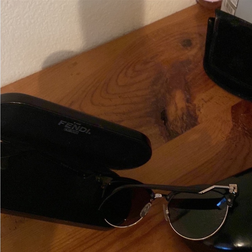 Fendi sunglasses - Picture 3 of 6